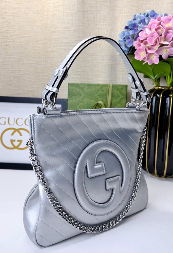 激安グッチバッグコピー背面デザイン